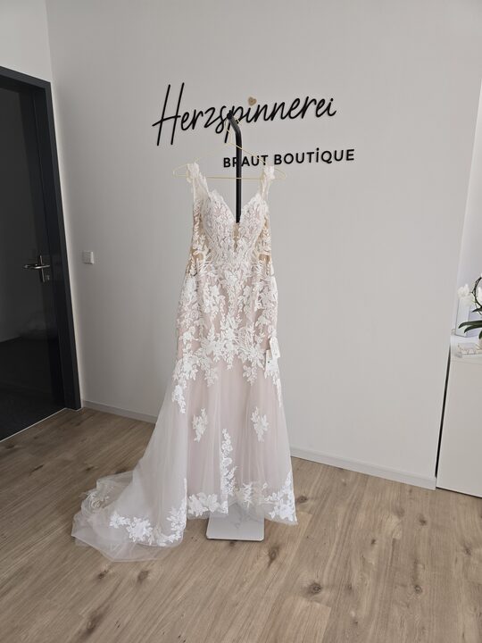 Second Hand Brautkleid im Fit-and-Flare-Schnitt